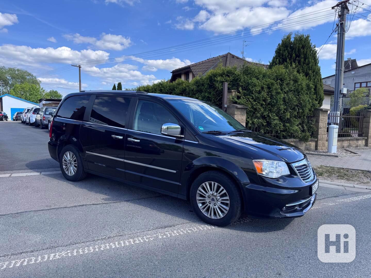 Chrysler Lancia Voyager 3,6 Gold DVD LPG 2014 - foto 1