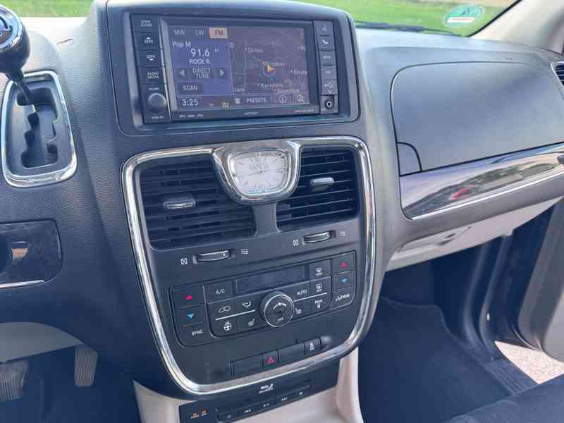 Chrysler Lancia Voyager 3,6 Gold DVD LPG 2014 - foto 18