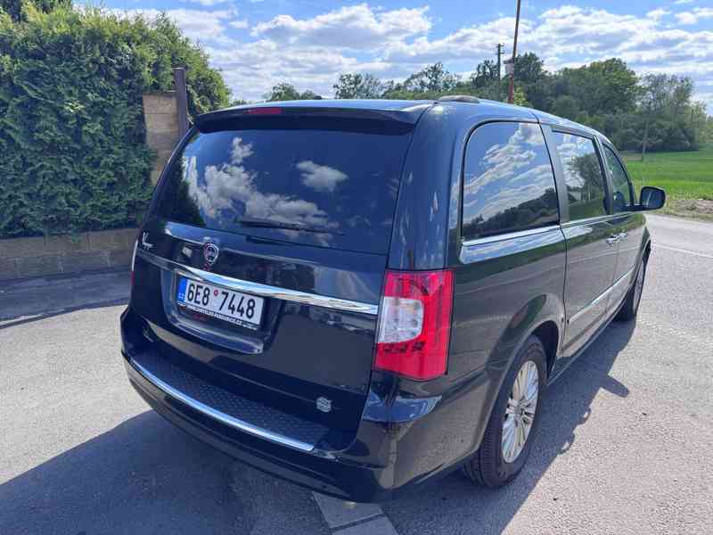 Chrysler Lancia Voyager 3,6 Gold DVD LPG 2014 - foto 4