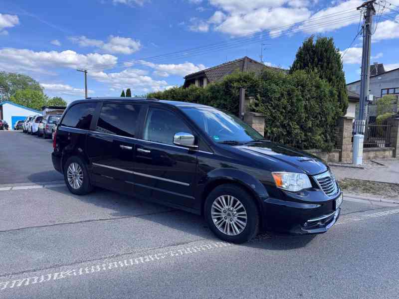Chrysler Lancia Voyager 3,6 Gold DVD LPG 2014 - foto 1
