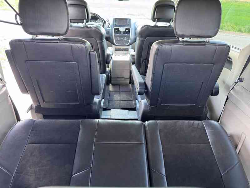 Chrysler Lancia Voyager 3,6 Gold DVD LPG 2014 - foto 9