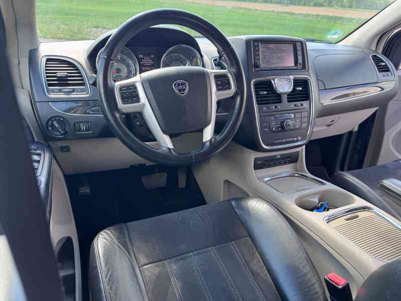 Chrysler Lancia Voyager 3,6 Gold DVD LPG 2014 - foto 16