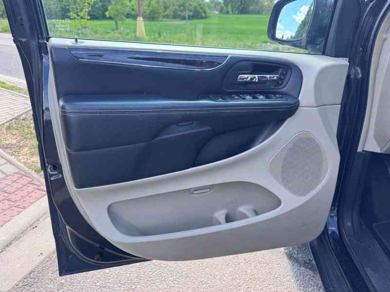 Chrysler Lancia Voyager 3,6 Gold DVD LPG 2014 - foto 17