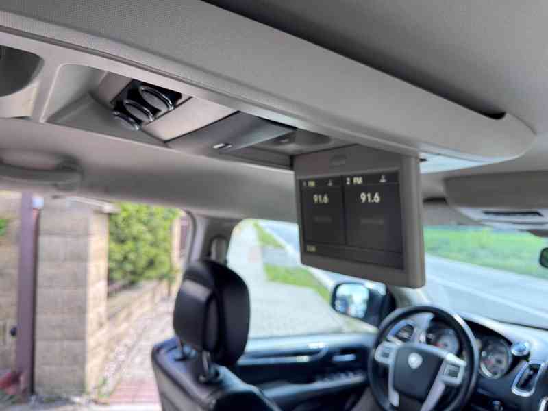 Chrysler Lancia Voyager 3,6 Gold DVD LPG 2014 - foto 14