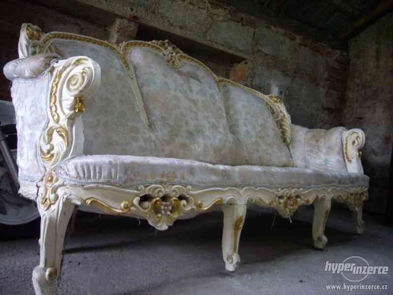 Zámecké sofa a křesla na renovaci - foto 4