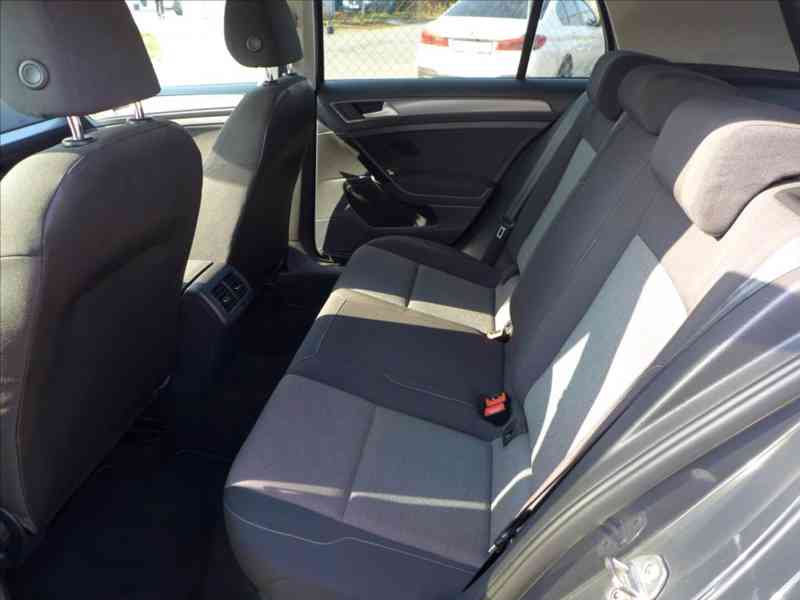 Volkswagen Golf 1,2 TSI HIGHLINE, 1.MAJITEL - foto 6