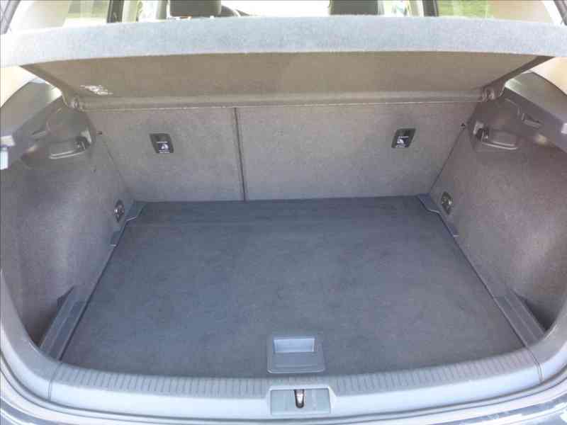 Volkswagen Golf 1,2 TSI HIGHLINE, 1.MAJITEL - foto 8