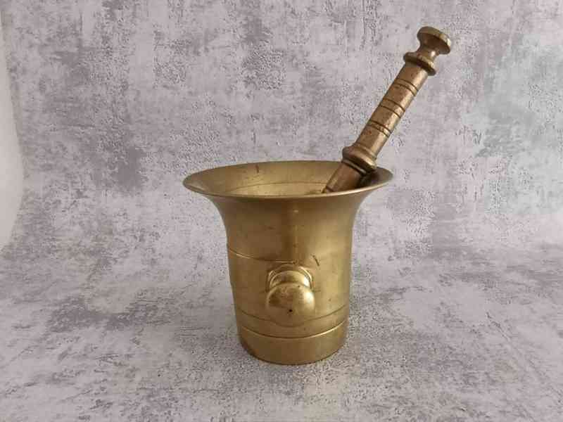 Stary mosazný hmoždíř č.8 s tloukem - foto 14