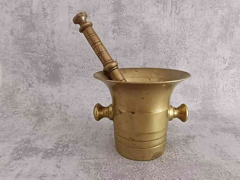 Stary mosazný hmoždíř č.8 s tloukem - foto 10