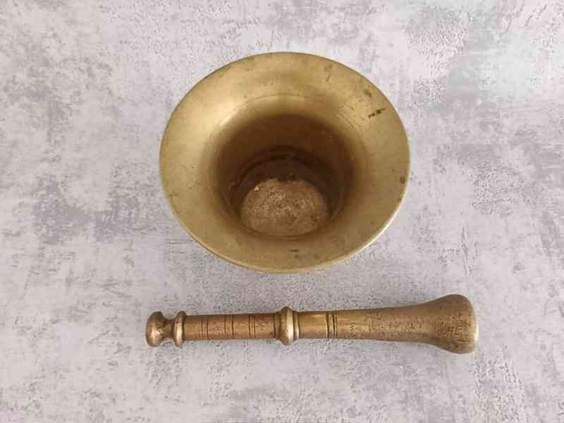 Stary mosazný hmoždíř č.8 s tloukem - foto 7