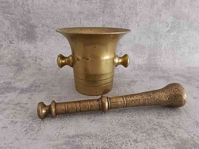 Stary mosazný hmoždíř č.8 s tloukem - foto 3