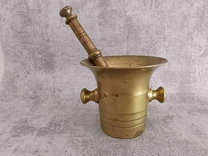 Stary mosazný hmoždíř č.8 s tloukem - foto 5