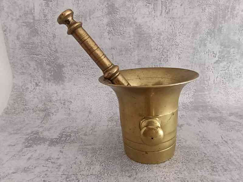 Stary mosazný hmoždíř č.8 s tloukem - foto 11