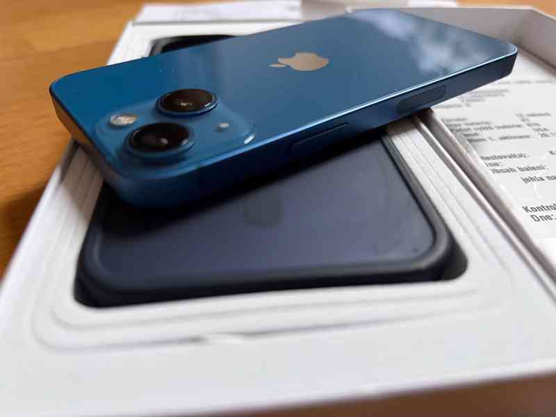iPhone 13 mini 128 modrý, obal, sluchátka - foto 4