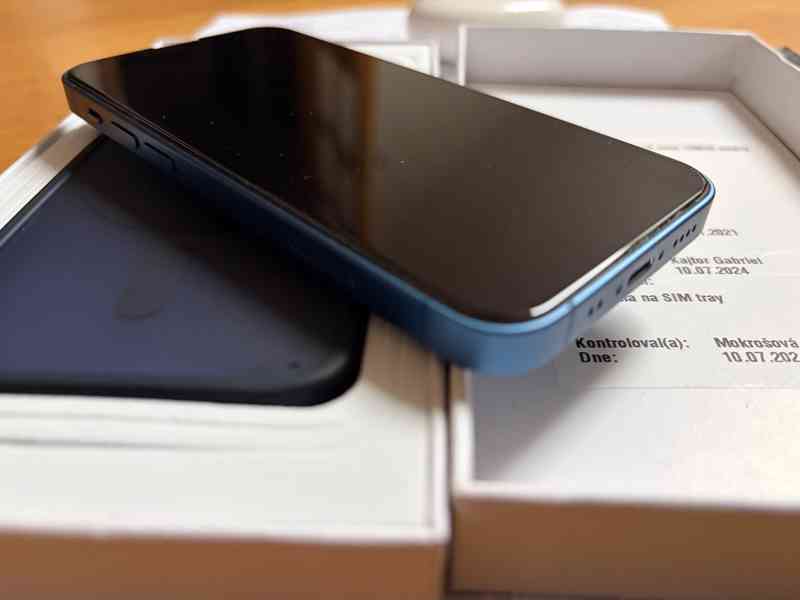 iPhone 13 mini 128 modrý, obal, sluchátka - foto 3
