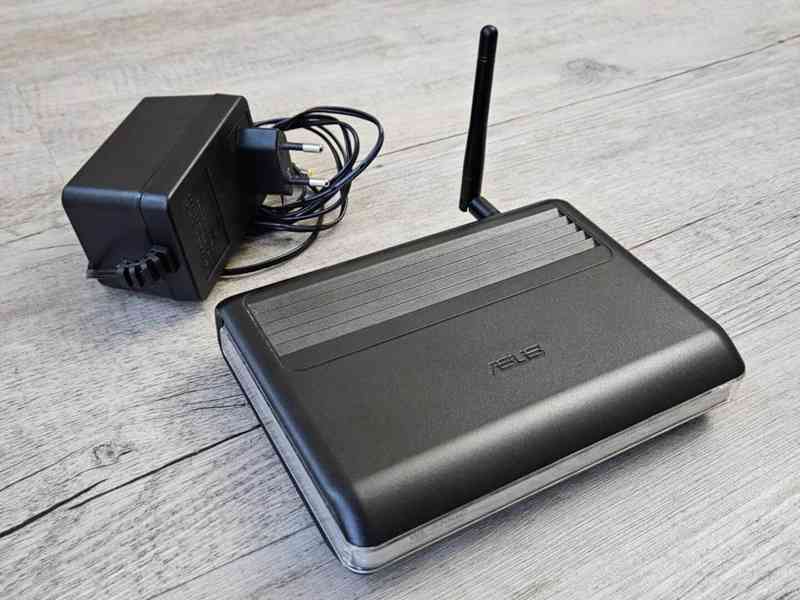 Router Asus WL-520gC LEVNĚ, mohu zdarma přednastavit