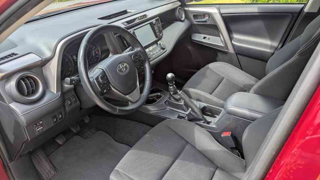 Toyota RAV 4 2,0i Team 4x4 benzín 112kw - foto 9