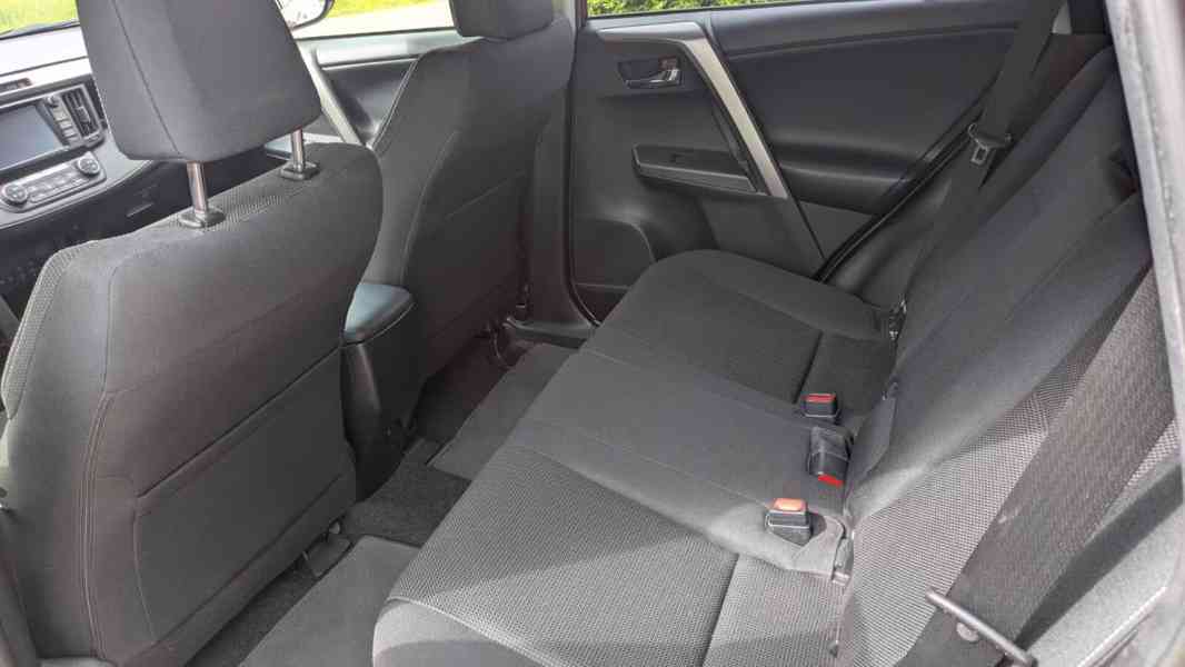 Toyota RAV 4 2,0i Team 4x4 benzín 112kw - foto 7