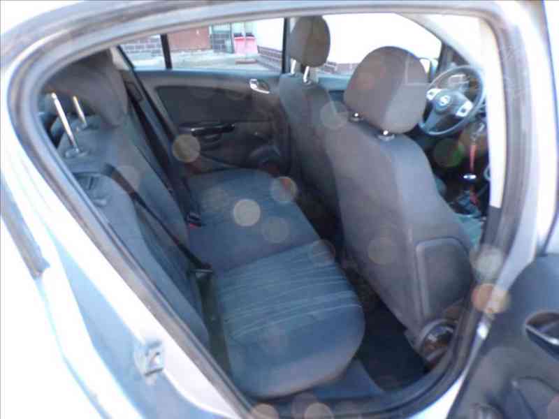 Opel Corsa 1,2 1.2 16V - foto 9
