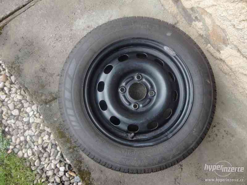 1 kus letní pneu Michelin 175/65 R14 včetně disku,téměř nová - foto 2