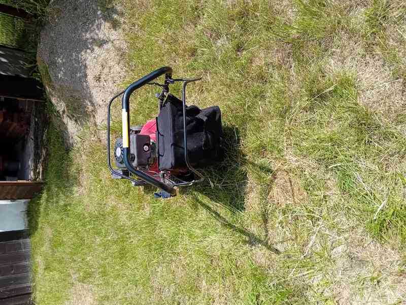Prodám sekačku s pojezdem Hecht - foto 4