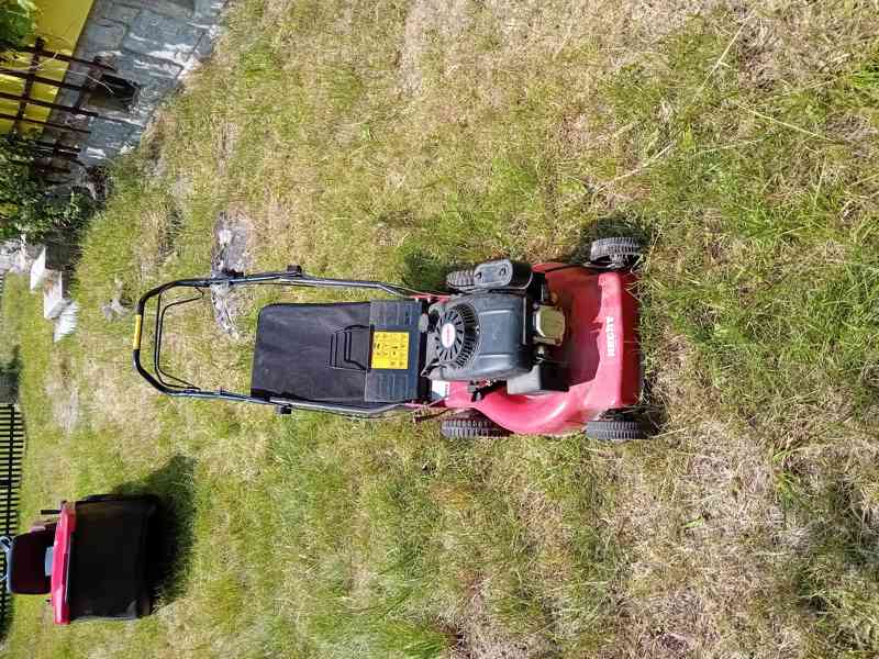 Prodám sekačku s pojezdem Hecht - foto 2