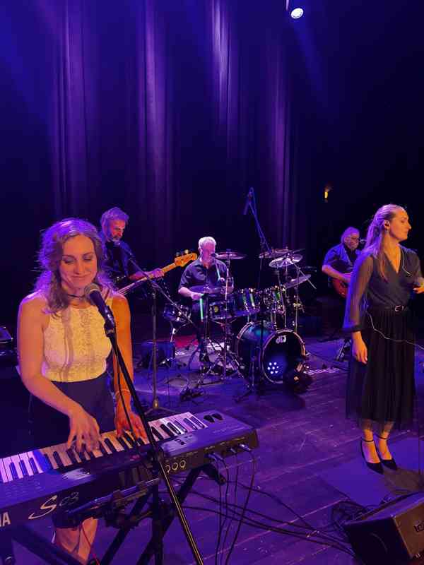 Kapela  Hradec Králové - Pardubice - Olomouc - foto 8