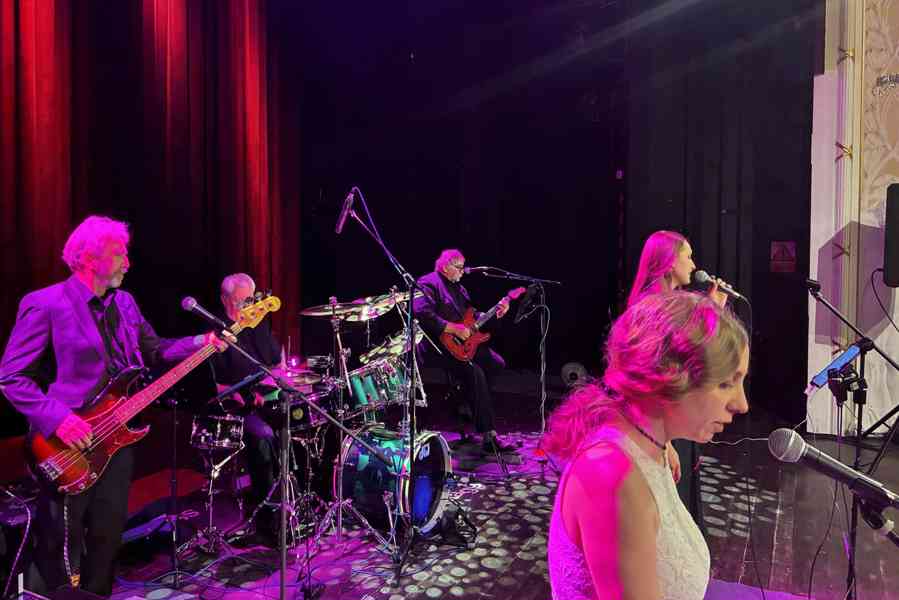 Kapela  Hradec Králové - Pardubice - Olomouc - foto 7