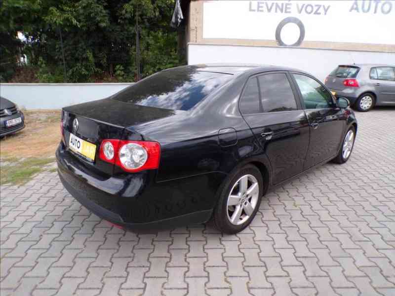 Volkswagen Jetta 1,4 TSI-HNED ODJÍŽDÍTE - foto 4