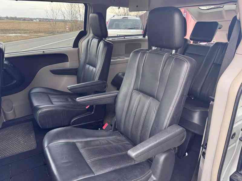 Chrysler Town Country 3,6 2x DVD RT Kůže 2011 - foto 13