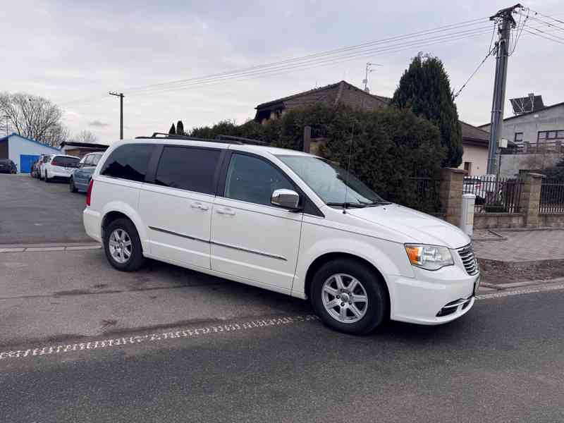 Chrysler Town Country 3,6 2x DVD RT Kůže 2011 - foto 1