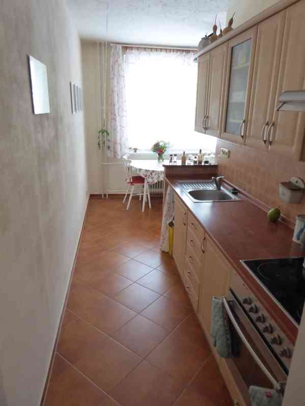 Pronajmu velice pěkný byt 2+1 ve Velkém meziříčí. - foto 4