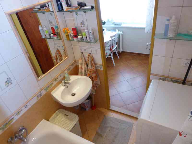 Pronajmu velice pěkný byt 2+1 ve Velkém meziříčí. - foto 9