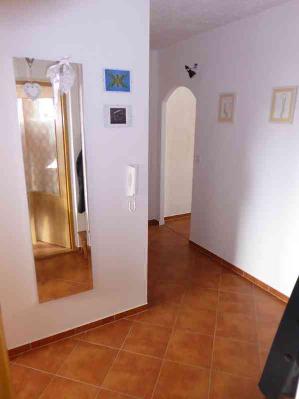 Pronajmu velice pěkný byt 2+1 ve Velkém meziříčí. - foto 2