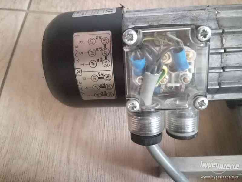 AC motor + úhlová převodovka - foto 4