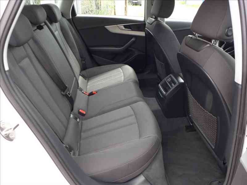 Audi A4 2,0 TDI 140KW, NAVI, VÝHŘEV - foto 9