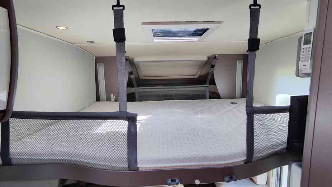 Zapůjčíme Vám zánovní obytný vůz Burstner Lyseo 690G - foto 12