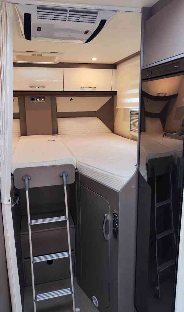 Zapůjčíme Vám zánovní obytný vůz Burstner Lyseo 690G - foto 10