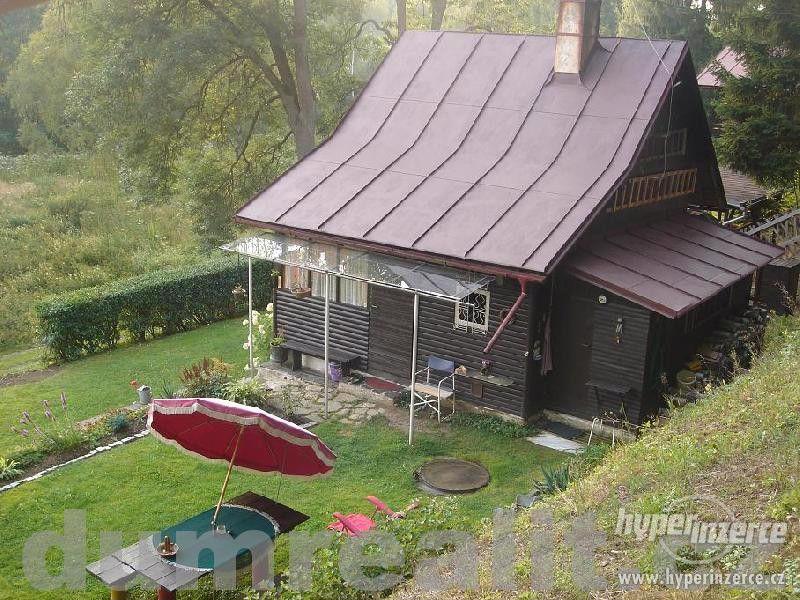 KRÁSNÁ SRUBOVÁ CHATA V CHODOVSKÉ HUTI, kompletně zařízená ! - foto 3