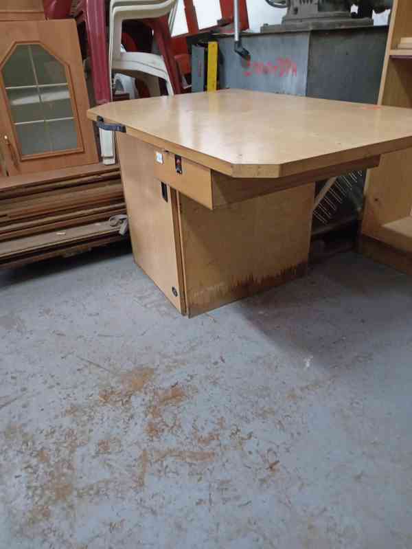 psací stůl se skříňkou bez nohy - foto 4
