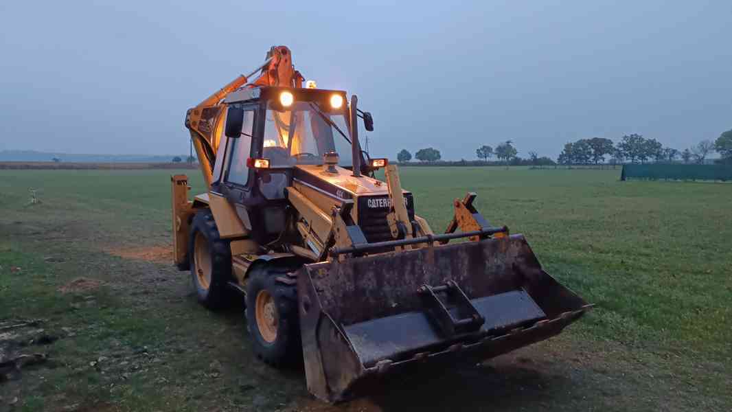 Zemní a výkopové práce traktorbagrem - foto 2