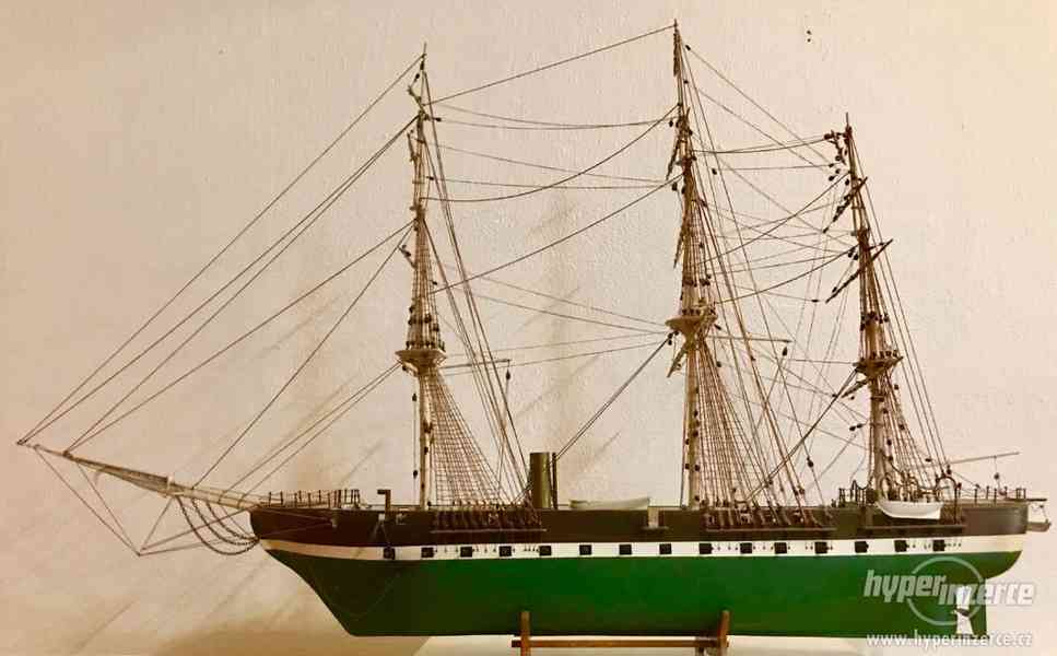 Starožitný drevený model historickej lode „JYLLAND“. - foto 1
