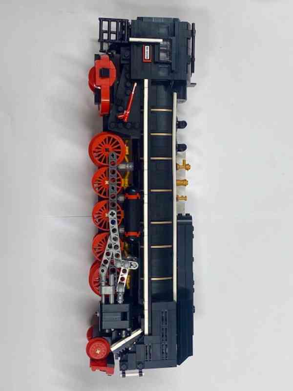 Model parní lokomotivy s tendrem - kopie LEGO City - foto 2