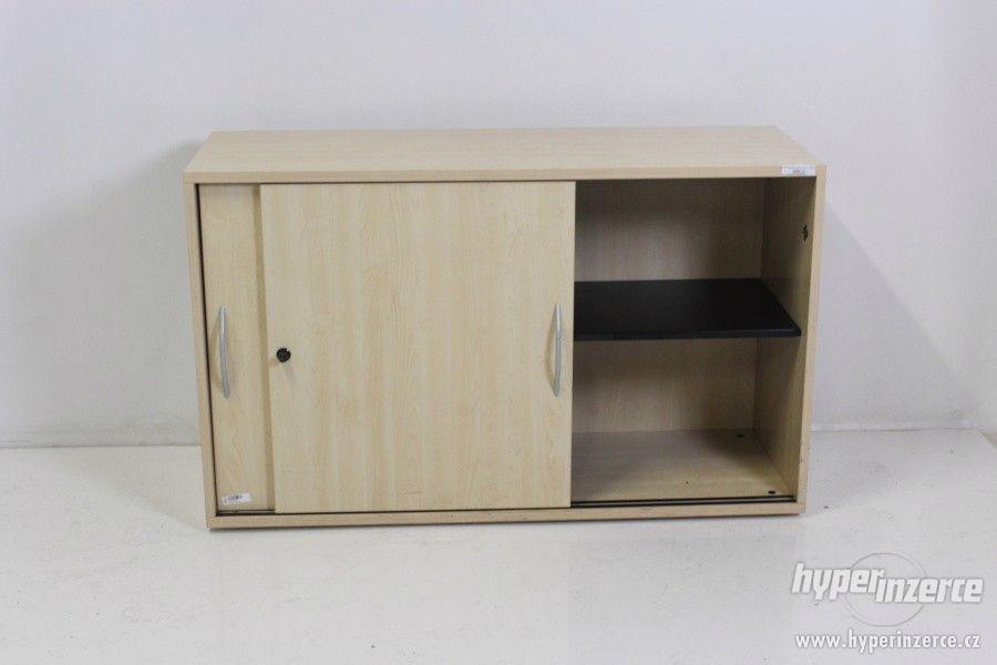 Kancelářská skříň Steelcase - posuvné dveře, javor - foto 1