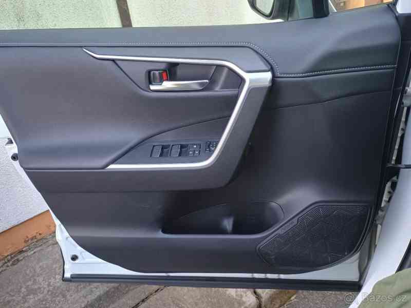 Toyota RAV4 2,5 - foto 12