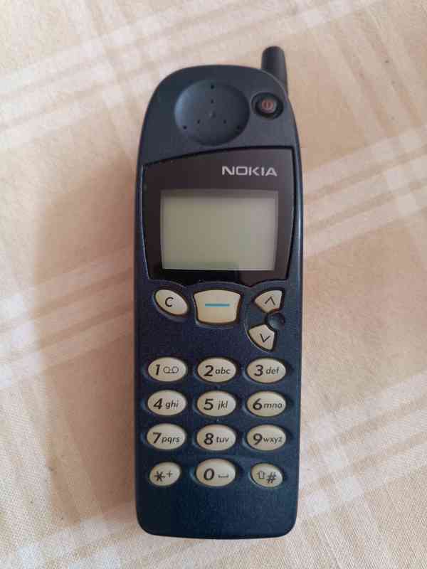 Mobilní tlačítkový telefon Nokia 5110 - foto 1
