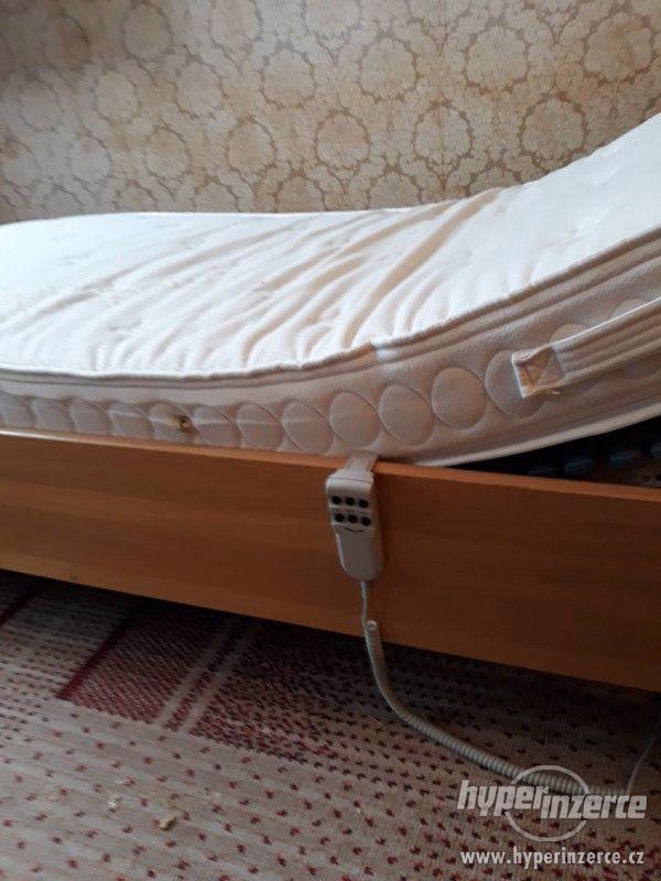 Prodej postel masív 200x90, el.ovl.rošt+ tvrd.zdrav.matrace - foto 6
