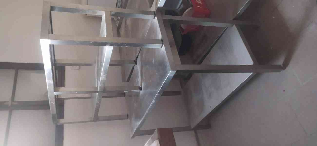 Nerezový stůl na výdej / příjem