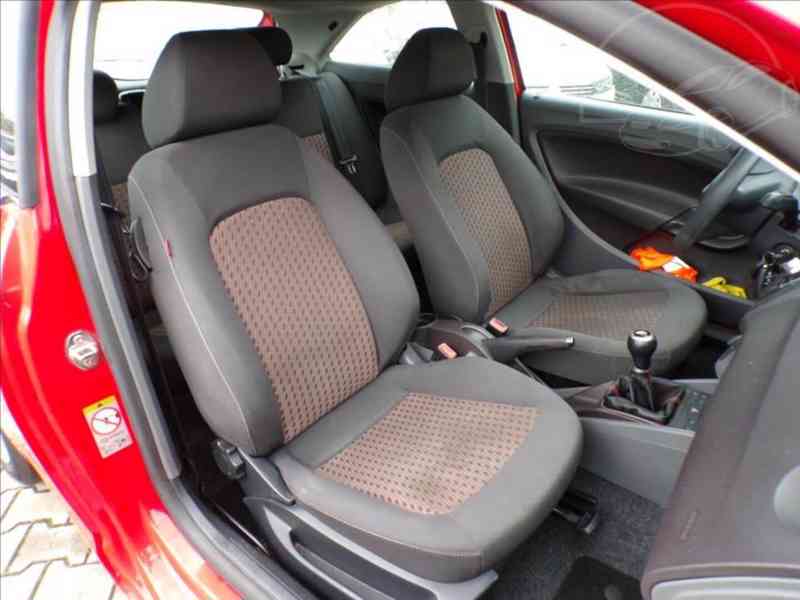 Seat Ibiza 1,2 i-HNED ODJÍŽDÍTE - foto 12