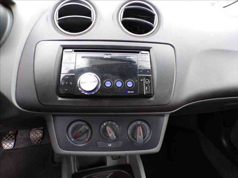 Seat Ibiza 1,2 i-HNED ODJÍŽDÍTE - foto 7